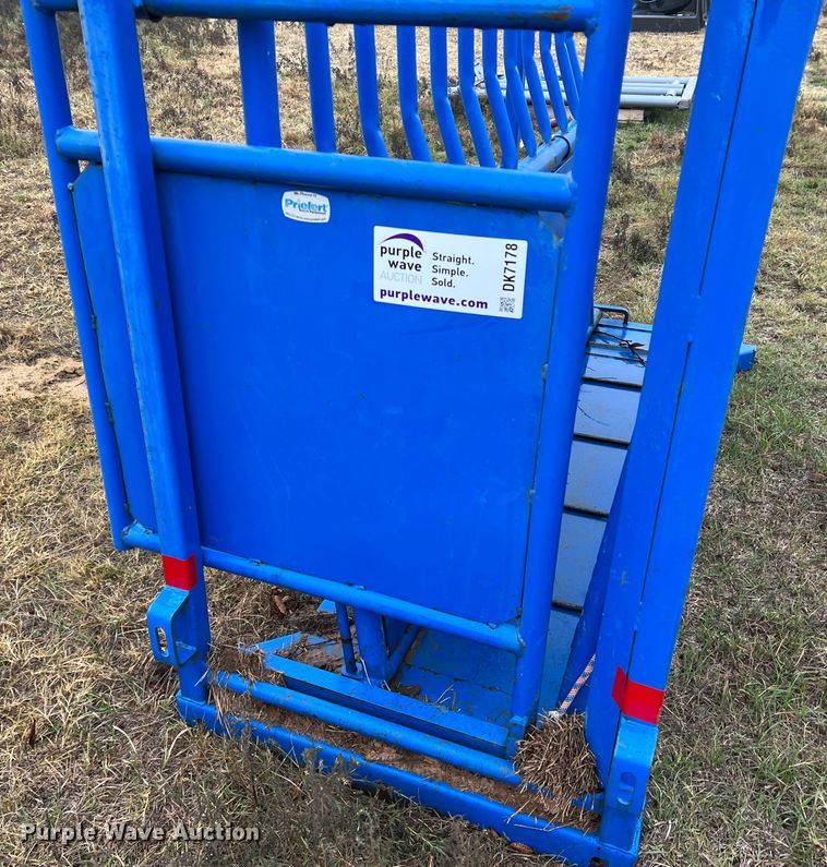 image for item DK7178 Priefert  livestock squeeze chute