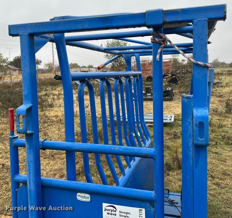 image for item DK7178 Priefert  livestock squeeze chute
