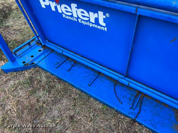 image for item DK7178 Priefert  livestock squeeze chute