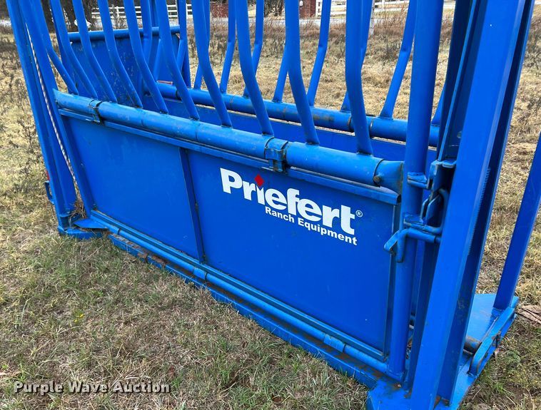 image for item DK7178 Priefert  livestock squeeze chute