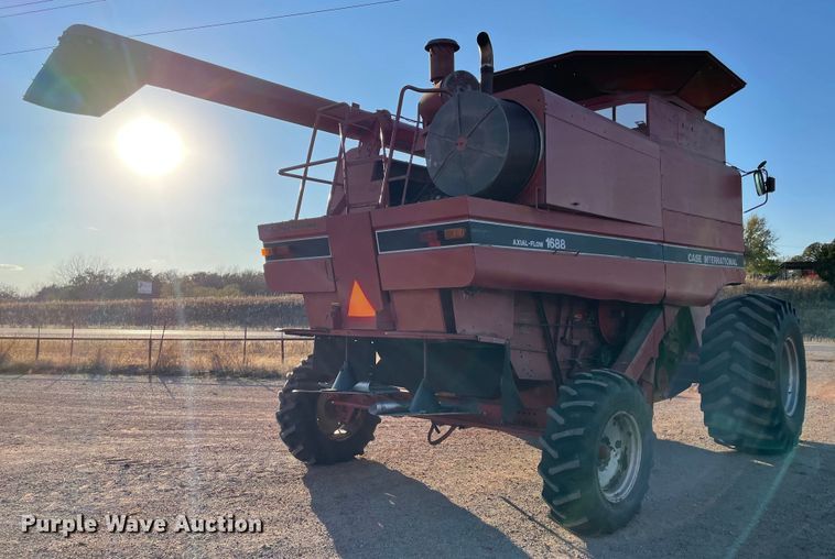 image for item DL0721 1993 Case IH 1688  combine