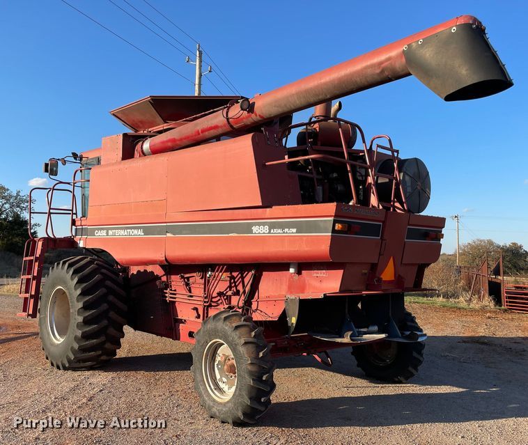 image for item DL0721 1993 Case IH 1688  combine