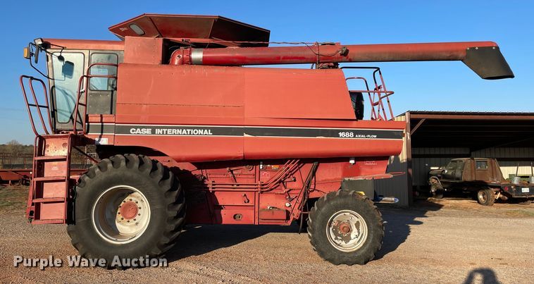 image for item DL0721 1993 Case IH 1688  combine