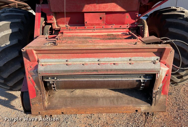image for item DL0721 1993 Case IH 1688  combine