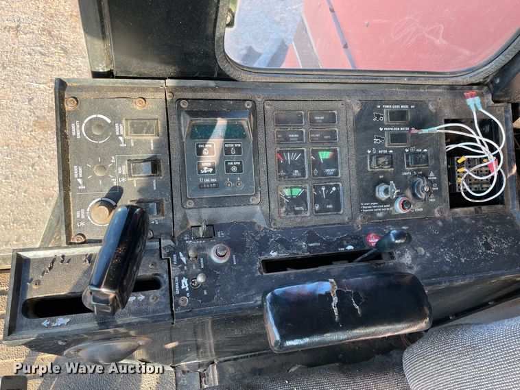 image for item DL0721 1993 Case IH 1688  combine