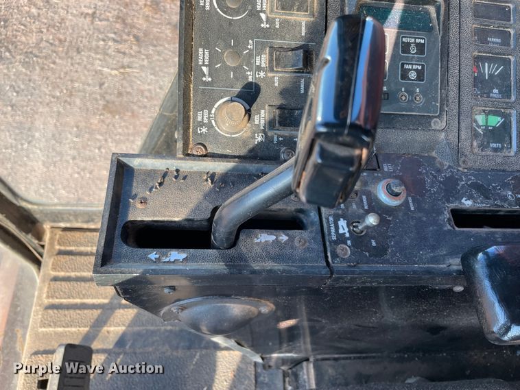 image for item DL0721 1993 Case IH 1688  combine