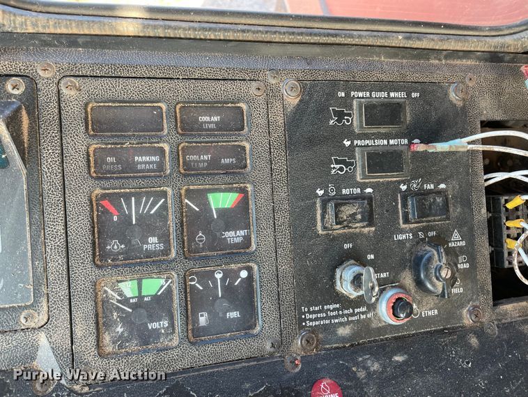 image for item DL0721 1993 Case IH 1688  combine