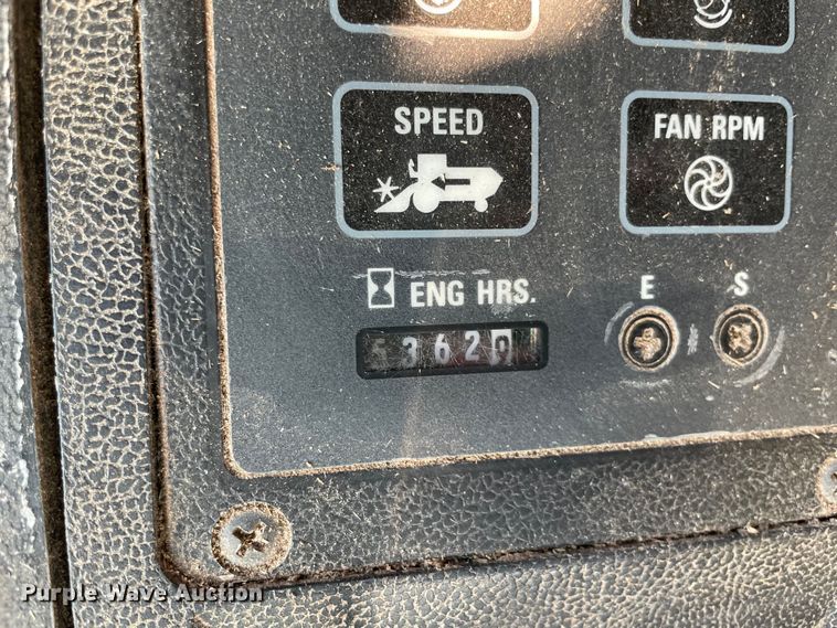 image for item DL0721 1993 Case IH 1688  combine