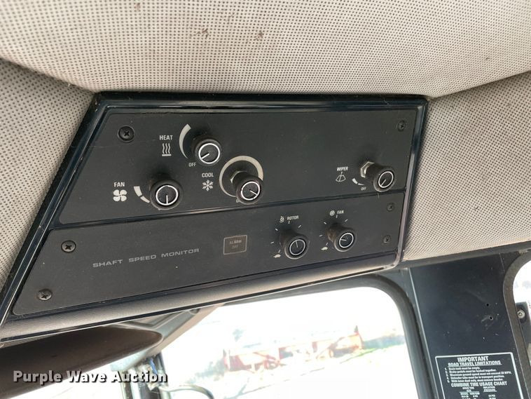 image for item DL0721 1993 Case IH 1688  combine