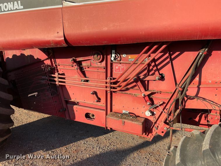 image for item DL0721 1993 Case IH 1688  combine