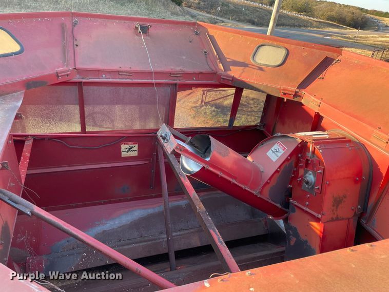 image for item DL0721 1993 Case IH 1688  combine