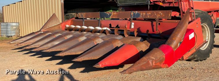 image for item DL0722 Case 1083  corn head