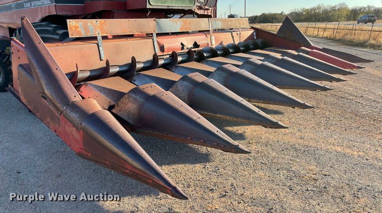 image for item DL0722 Case 1083  corn head