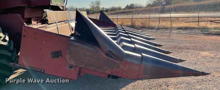 image for item DL0722 Case 1083  corn head