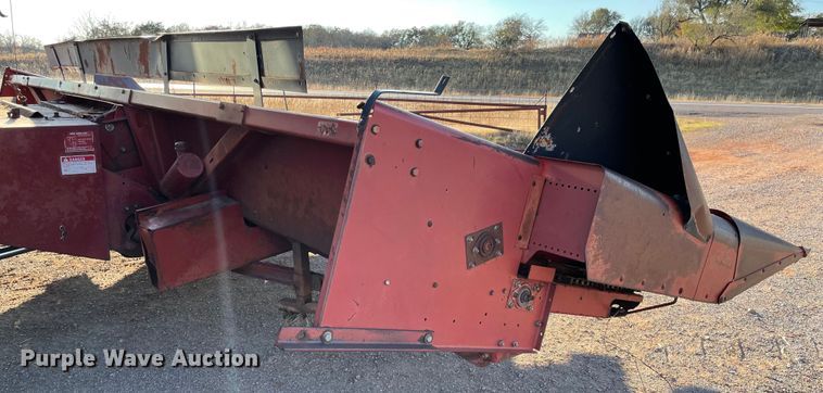 image for item DL0722 Case 1083  corn head