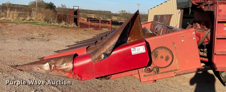 image for item DL0722 Case 1083  corn head