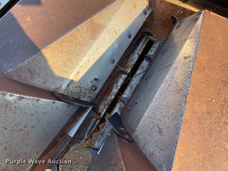 image for item DL0722 Case 1083  corn head