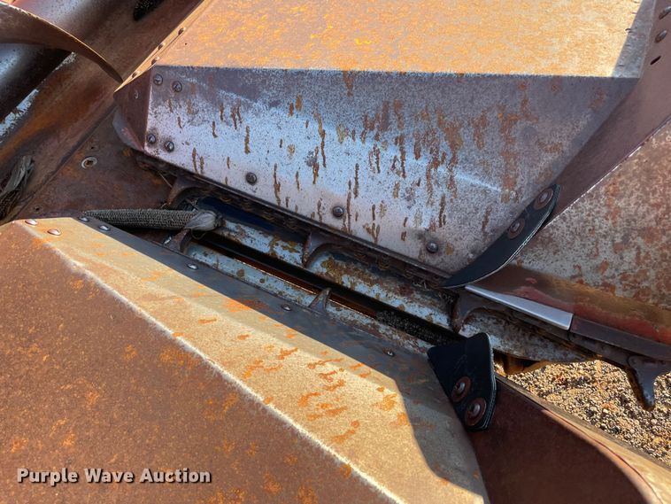 image for item DL0722 Case 1083  corn head