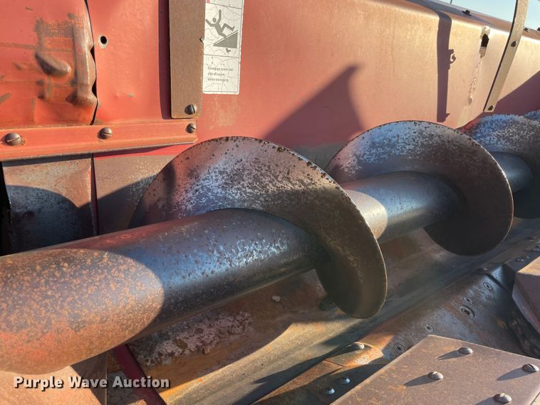 image for item DL0722 Case 1083  corn head