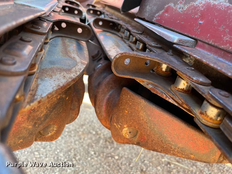 image for item DL0722 Case 1083  corn head