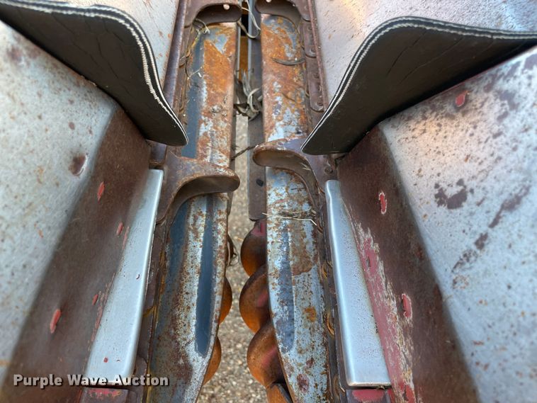 image for item DL0722 Case 1083  corn head