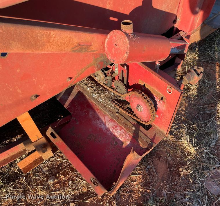 image for item DL0722 Case 1083  corn head