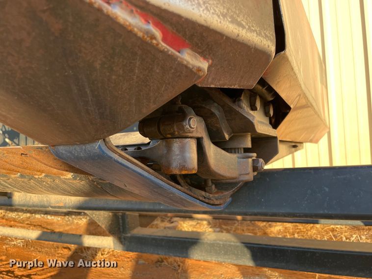 image for item DL0723 2005 Case 2052  draper head