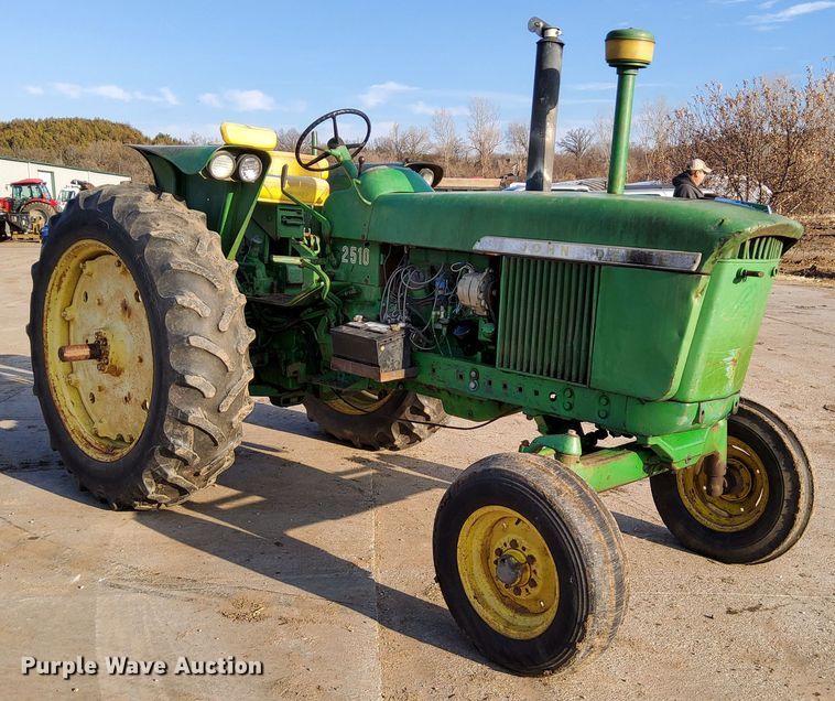 image for item DL2268 1968 John Deere 2510  tractor