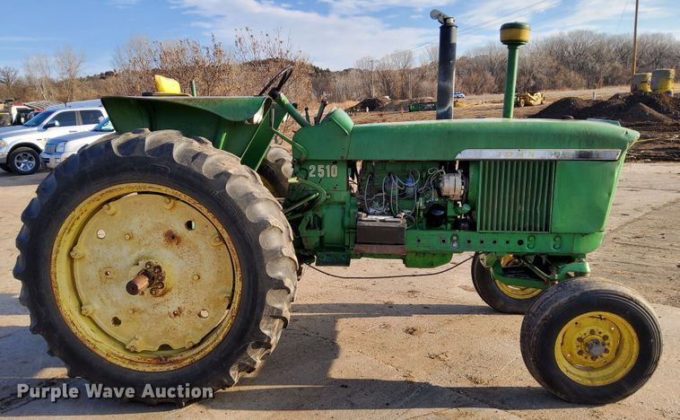 image for item DL2268 1968 John Deere 2510  tractor