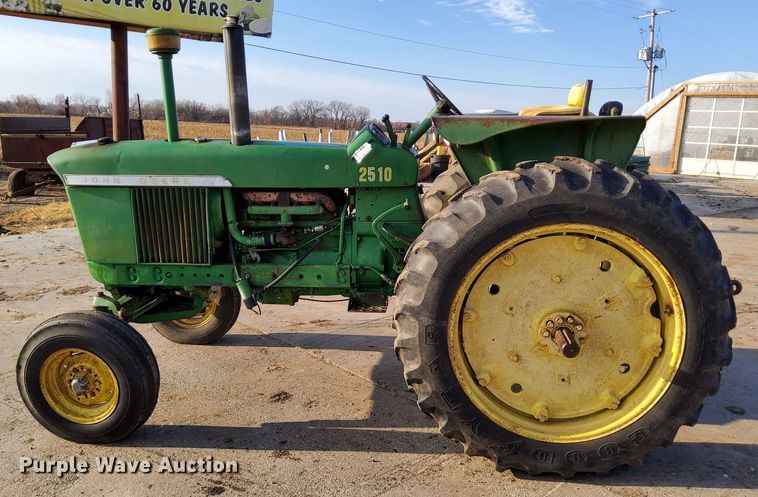 image for item DL2268 1968 John Deere 2510  tractor