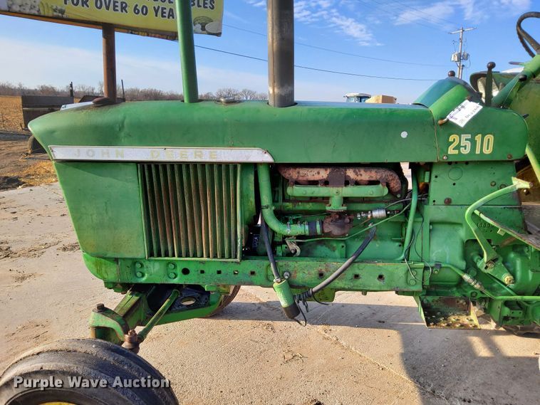 image for item DL2268 1968 John Deere 2510  tractor
