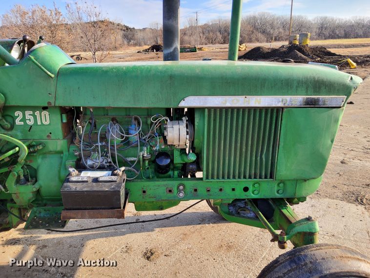 image for item DL2268 1968 John Deere 2510  tractor