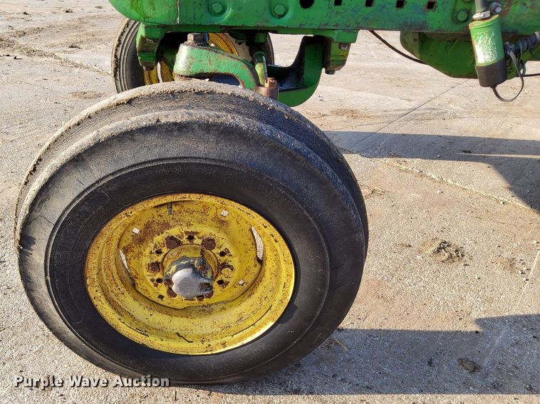 image for item DL2268 1968 John Deere 2510  tractor