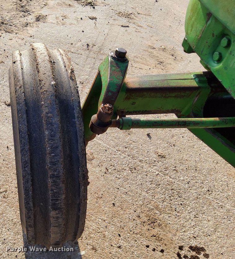 image for item DL2268 1968 John Deere 2510  tractor