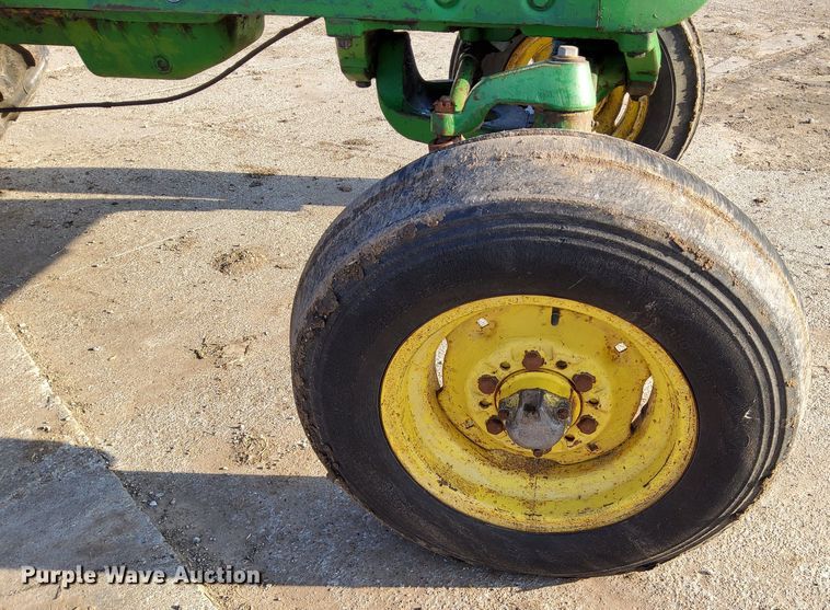 image for item DL2268 1968 John Deere 2510  tractor