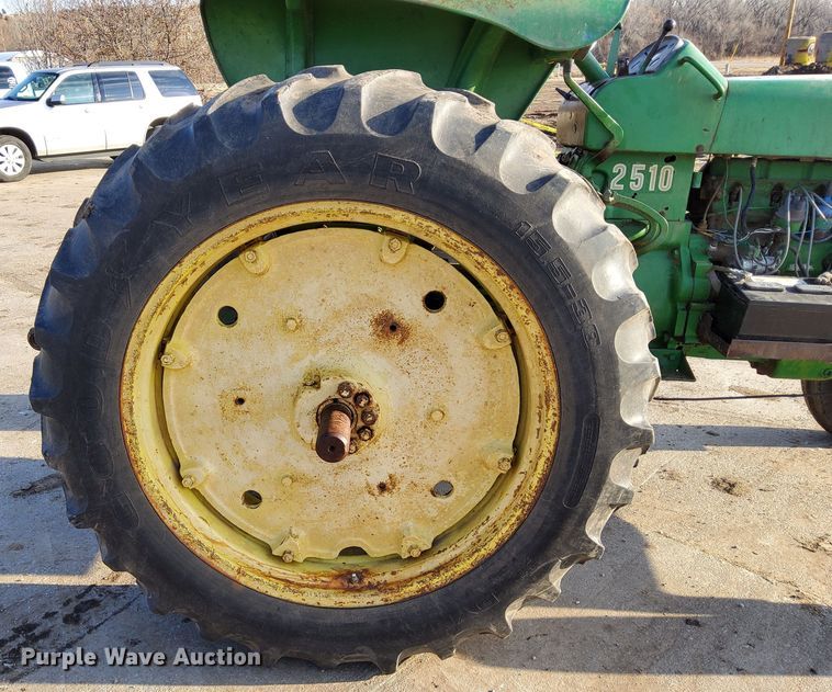 image for item DL2268 1968 John Deere 2510  tractor