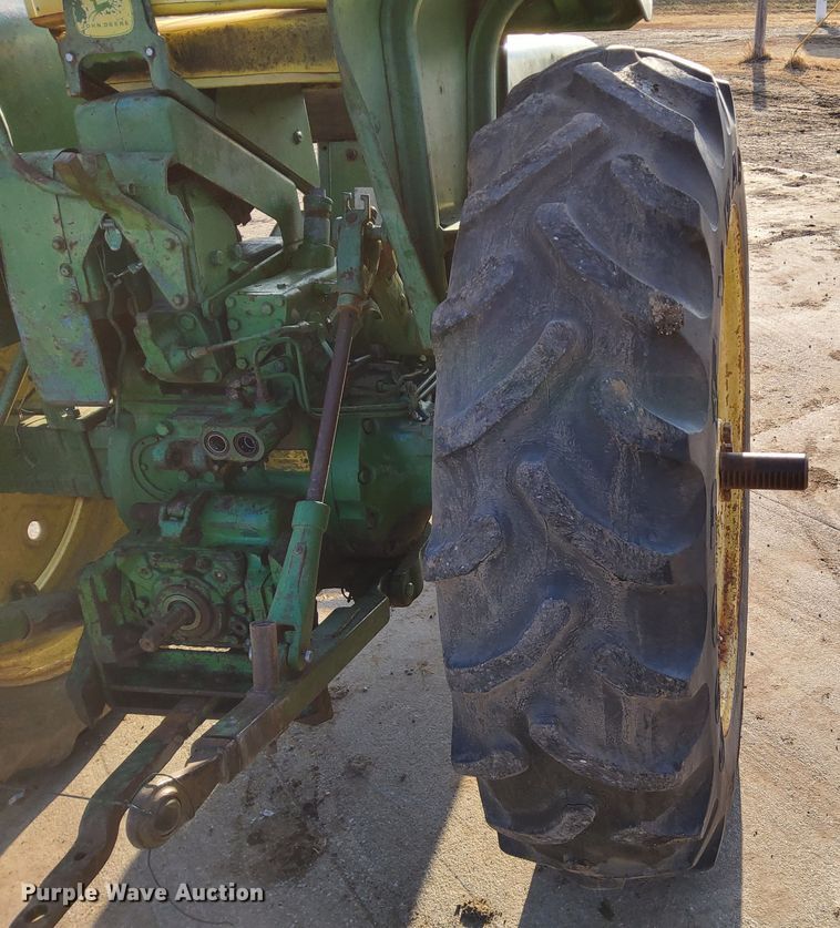 image for item DL2268 1968 John Deere 2510  tractor