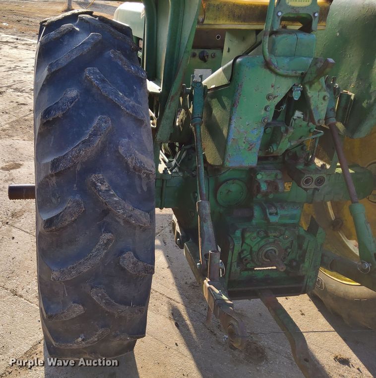 image for item DL2268 1968 John Deere 2510  tractor