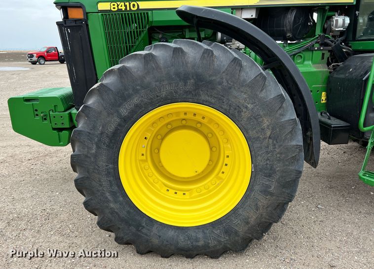 image for item DM2534 2000 John Deere 8410  MFWD tractor
