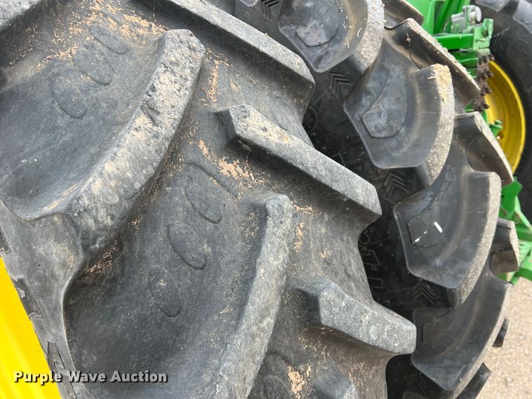 image for item DM2534 2000 John Deere 8410  MFWD tractor