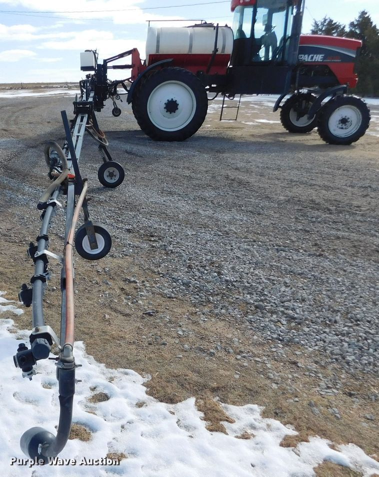 image for item DM2541 2007 Apache AS710  sprayer