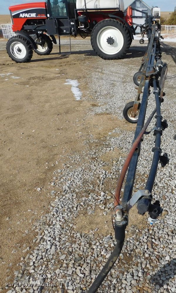 image for item DM2541 2007 Apache AS710  sprayer