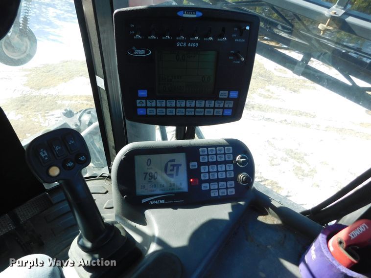 image for item DM2541 2007 Apache AS710  sprayer