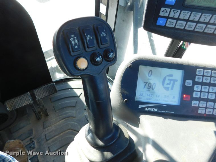 image for item DM2541 2007 Apache AS710  sprayer