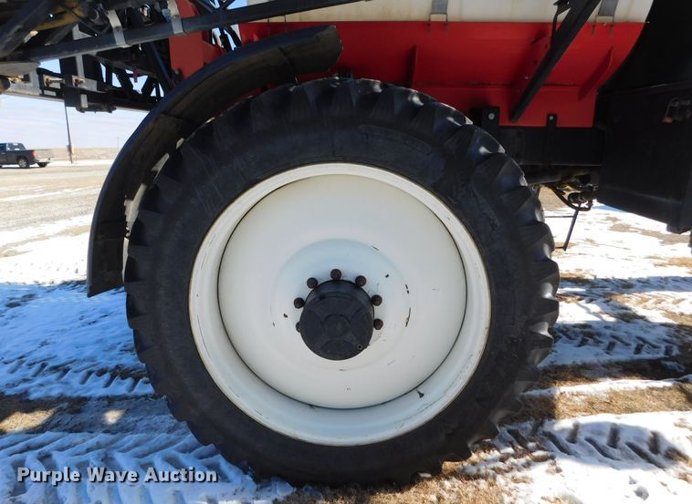 image for item DM2541 2007 Apache AS710  sprayer