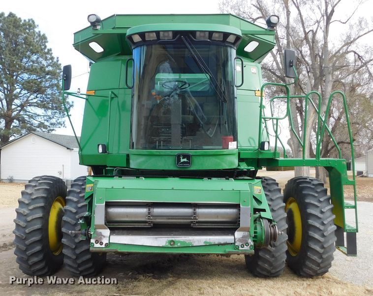 image for item DM2542 1999 John Deere 9610  combine