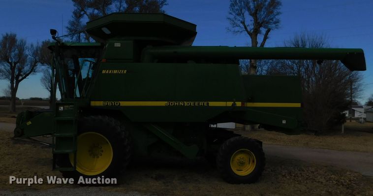 image for item DM2542 1999 John Deere 9610  combine