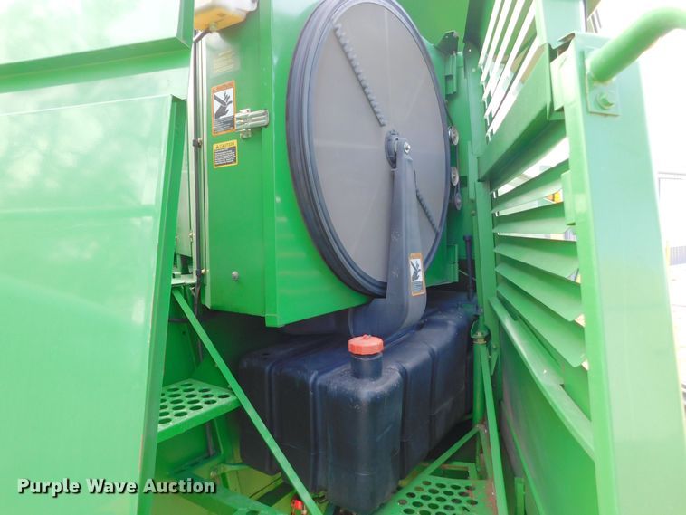 image for item DM2542 1999 John Deere 9610  combine