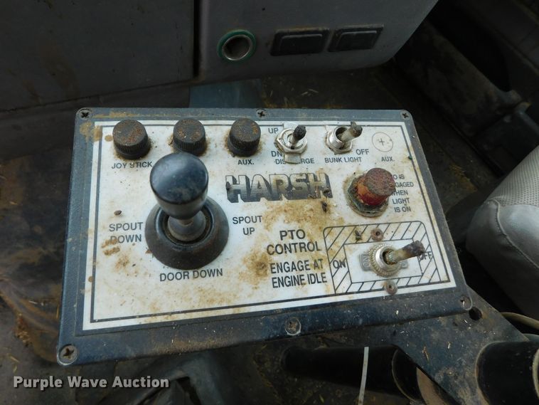 image for item DM2546 1999 Sterling L-Line  feed mixer truck