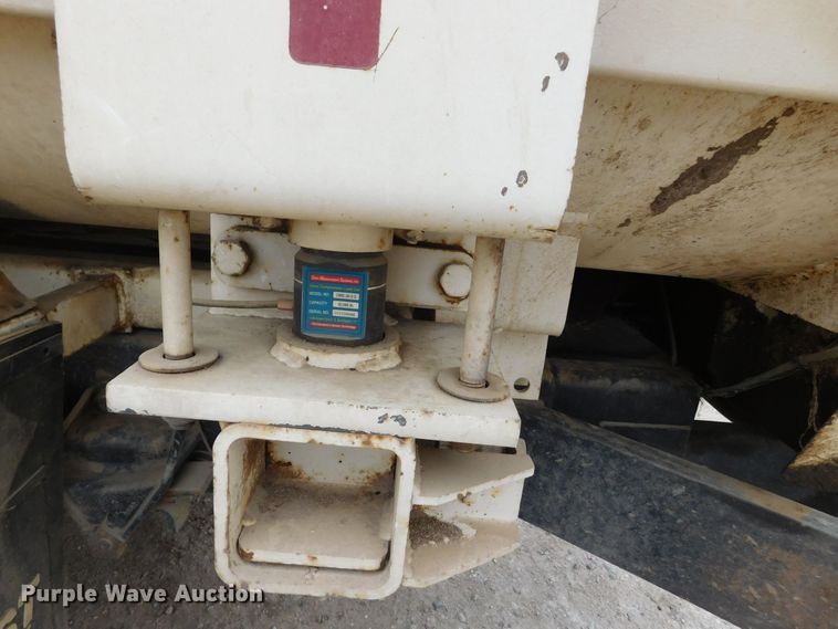 image for item DM2546 1999 Sterling L-Line  feed mixer truck